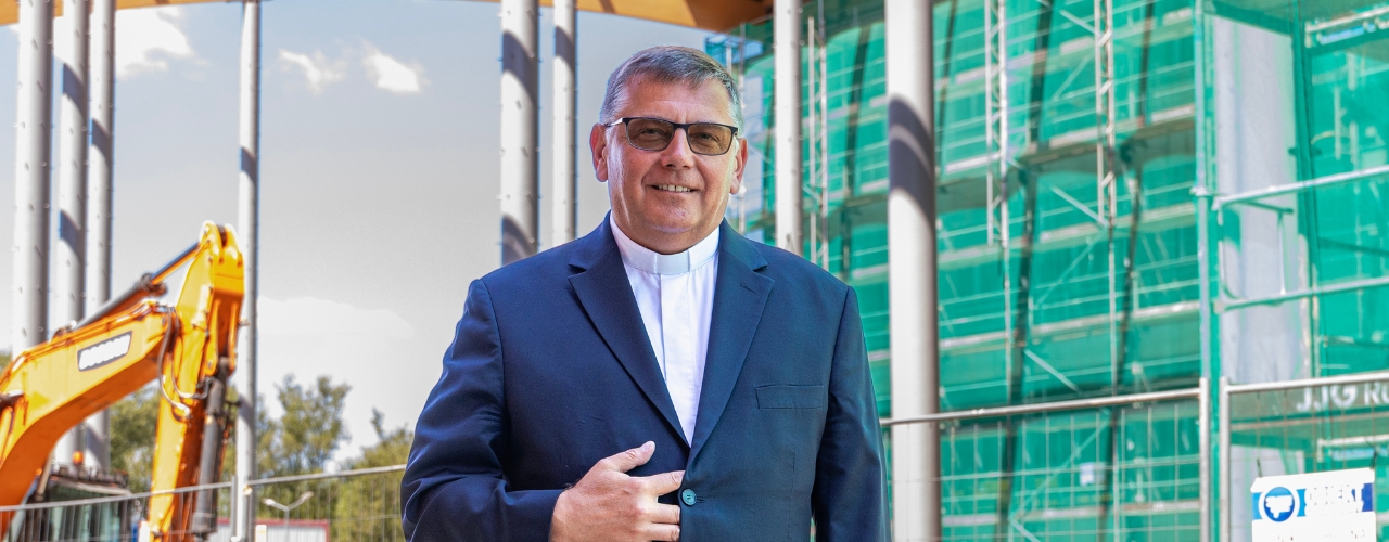 ks_prof_robert_tyrala_rektor_upjpii_fot_1280px.jpg